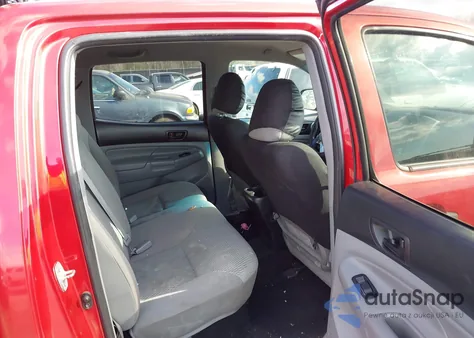 2014 Toyota Tacoma Base V6 z USA, uszkodzony, nr VIN 3TMLU4EN6EM136277